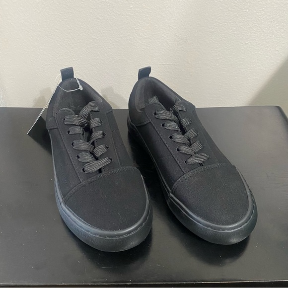 Kids Sneakers Garrett art class Black Lace Up Target NWT Size 13 - Picture 4 of 7